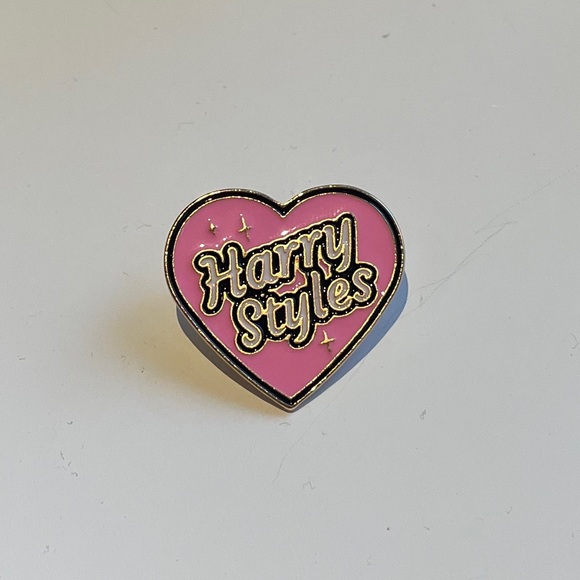 Harry Styles Heart Pin - Picture 2 of 3